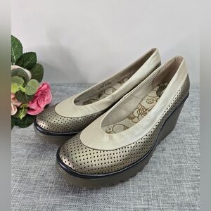 Fly London Yoko Perf Womens Sz 39 EU 8.5 US Slip On Comfort Wedge Shoes‎ Silver